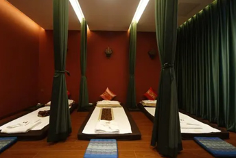 泰式按摩的被动瑜伽:当身体被折叠成诗